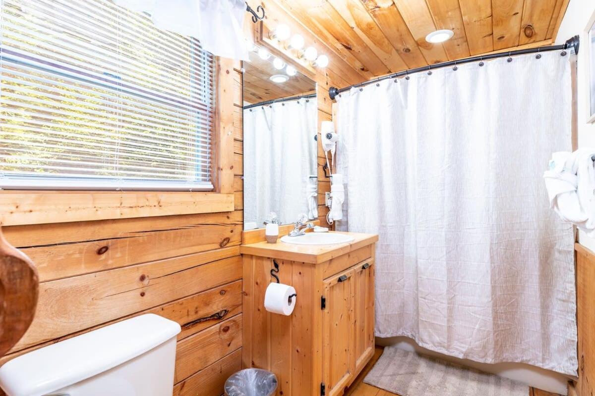 Quaint & Secluded Near Dollywood With Bbq&Hot Tub Villa Pigeon Forge Exteriör bild