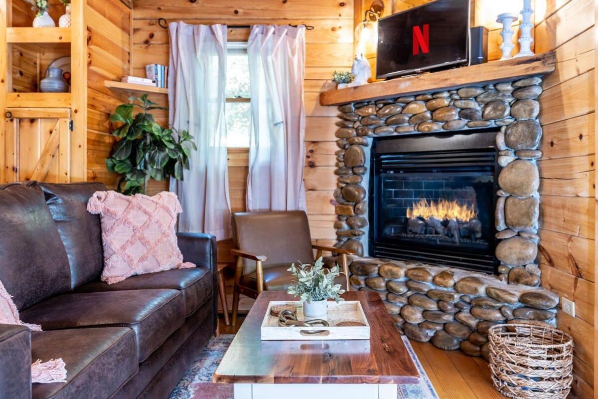 Quaint & Secluded Near Dollywood With Bbq&Hot Tub Villa Pigeon Forge Exteriör bild